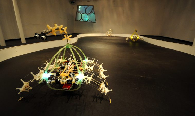 Yverdon, 16 septembre 2010. Nouvelle exposition à la Maison d'Ailleurs. "Les robots rêvent-ils du printemps?", installation de Ken Rinaldo. © Joana Abriel